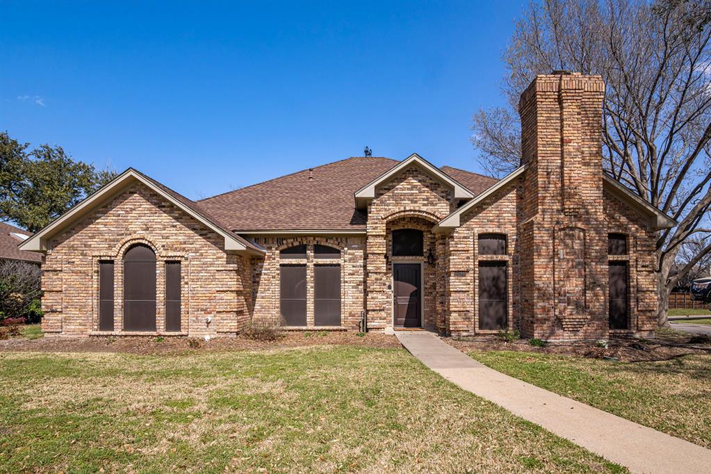 2429 E Windsor Drive Property Photo 1