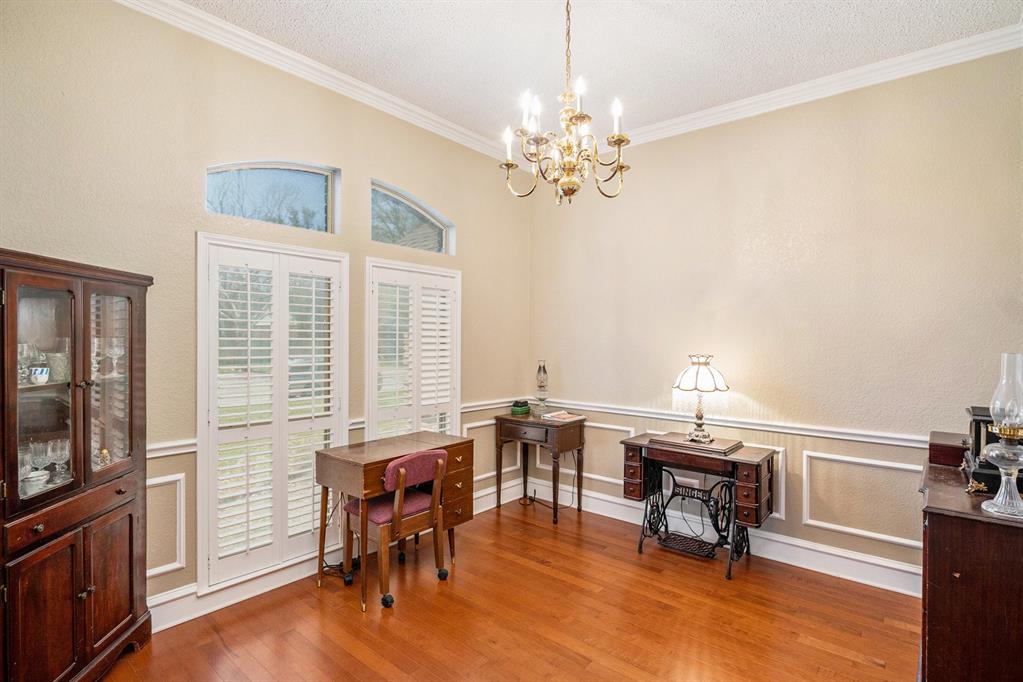 2429 E Windsor Drive Property Photo 4