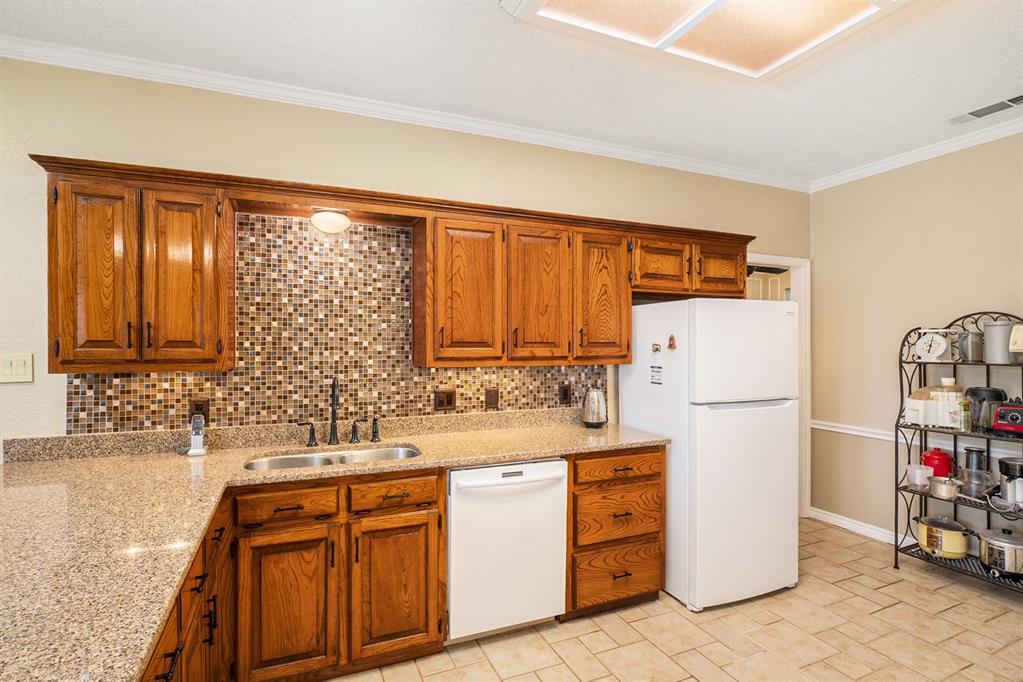 2429 E Windsor Drive Property Photo 5