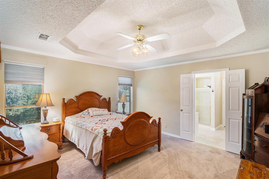 2429 E Windsor Drive Property Photo 8