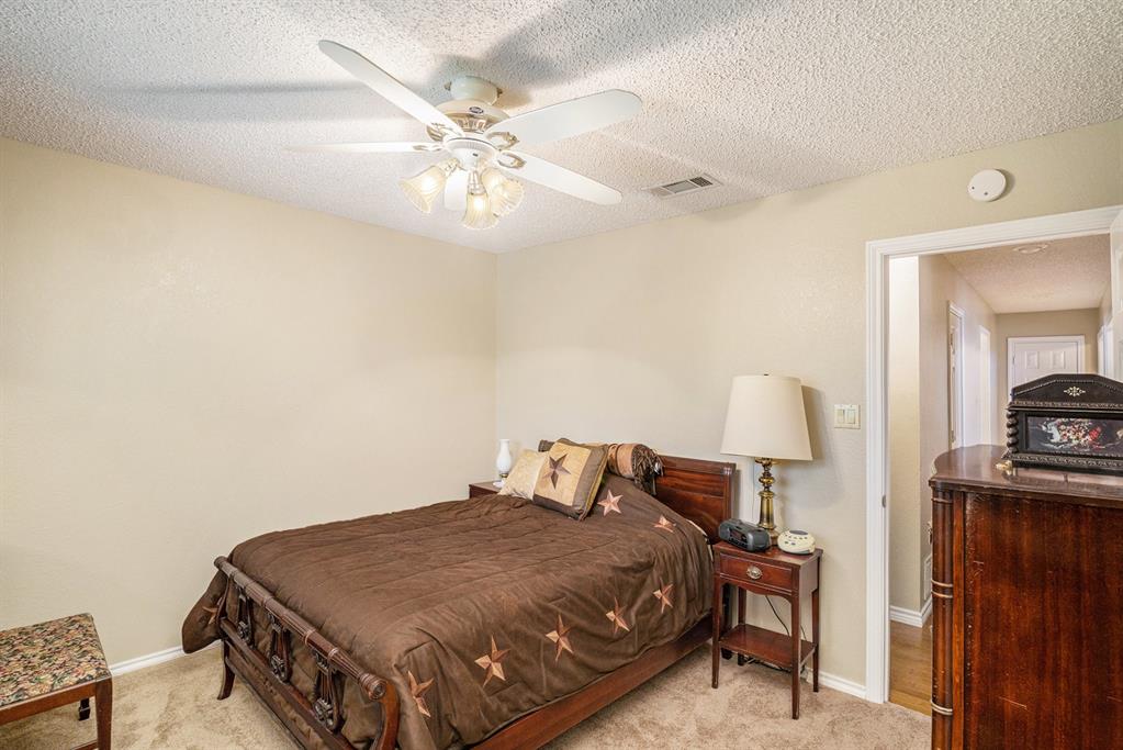 2429 E Windsor Drive Property Photo 11