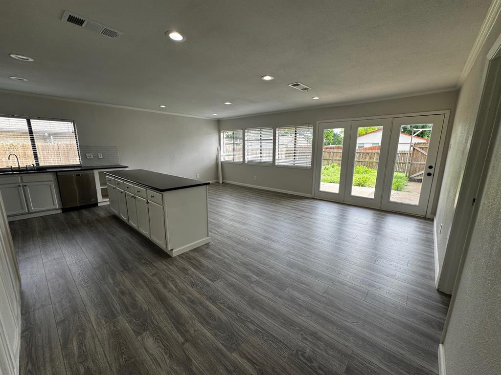 2910 Raintree Drive Property Photo 3