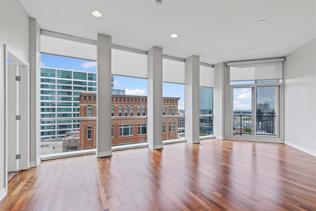 500 Throckmorton Street Property Photo