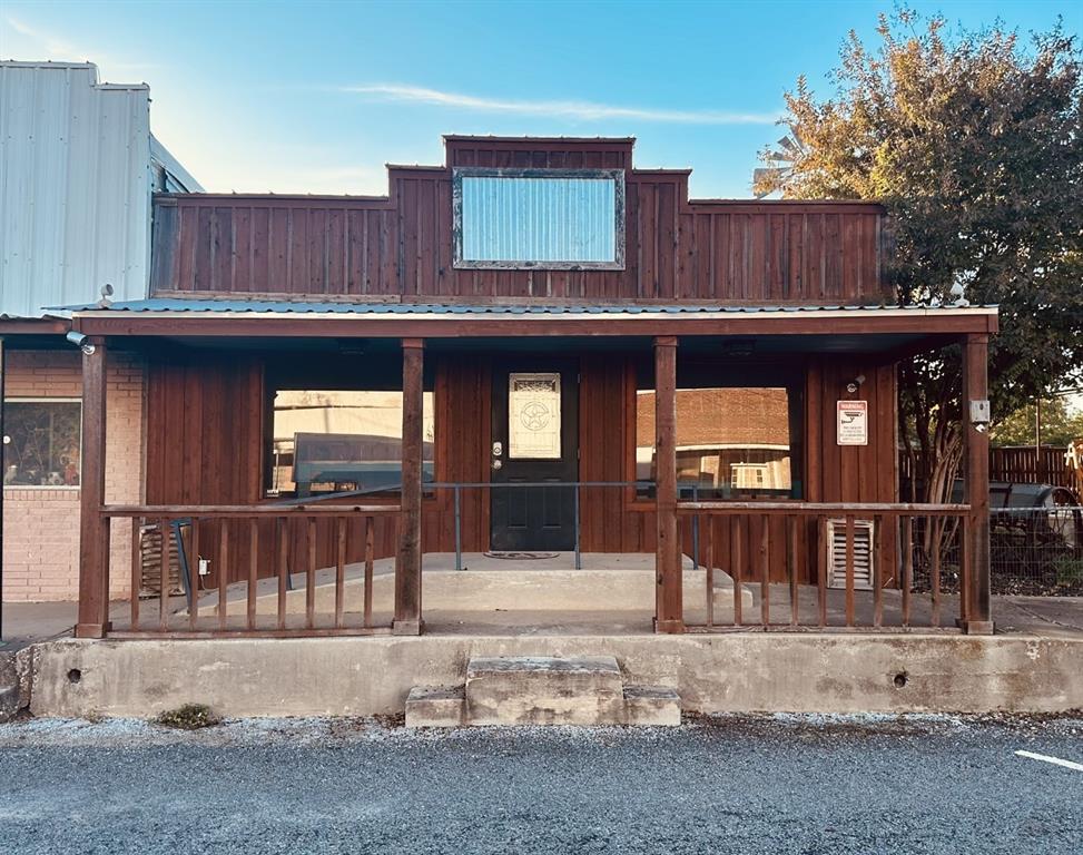 708 Main Street Property Photo