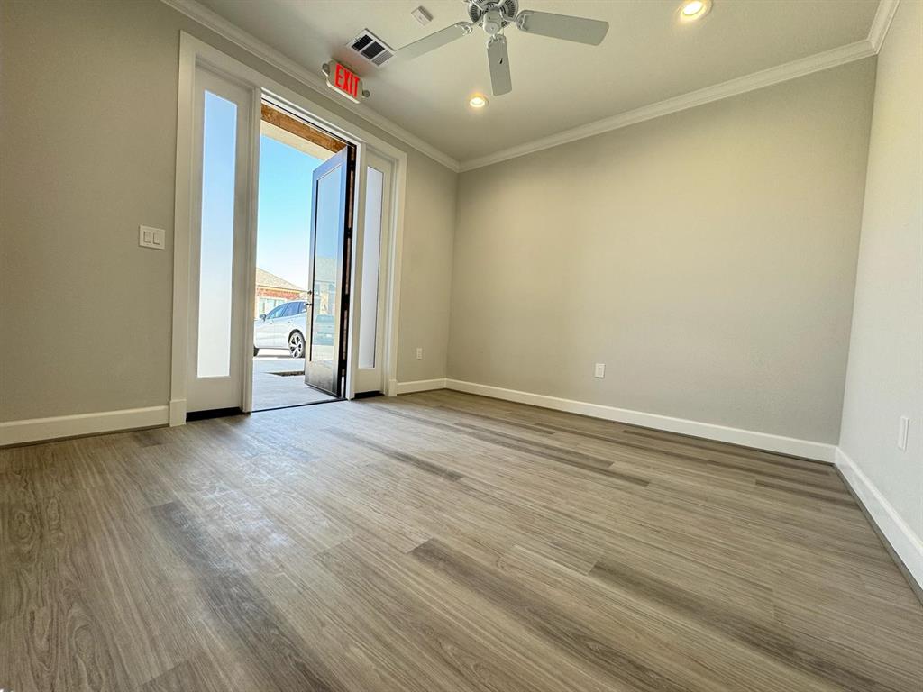 7912 Preston Road Property Photo 3
