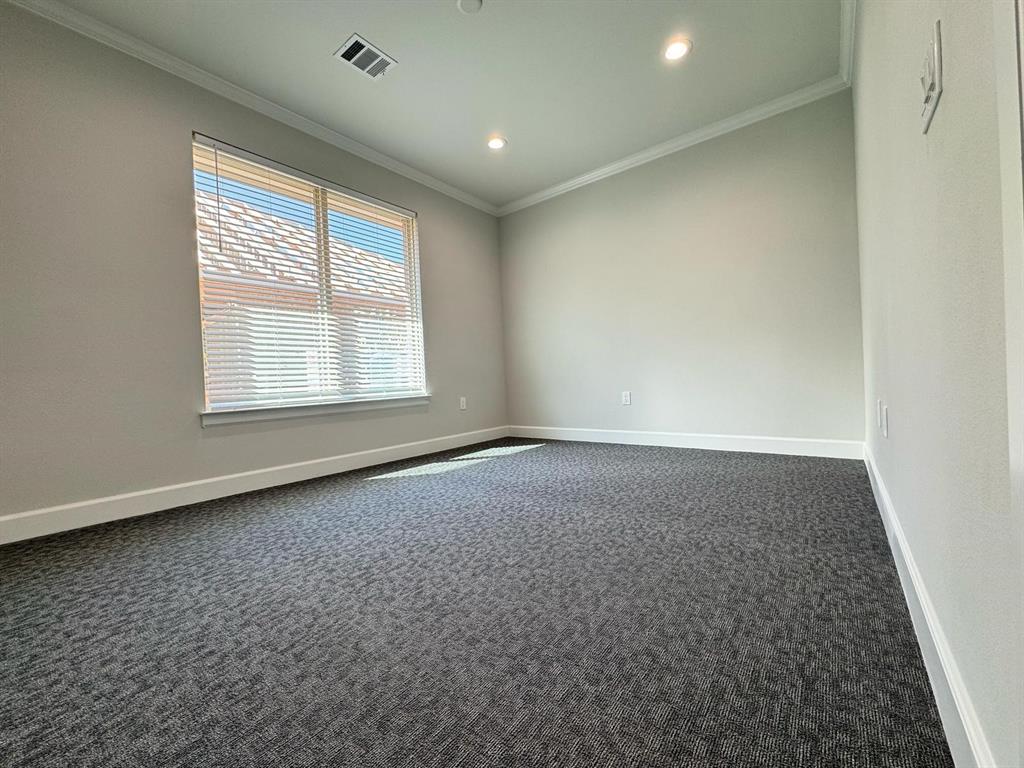 7912 Preston Road Property Photo 10