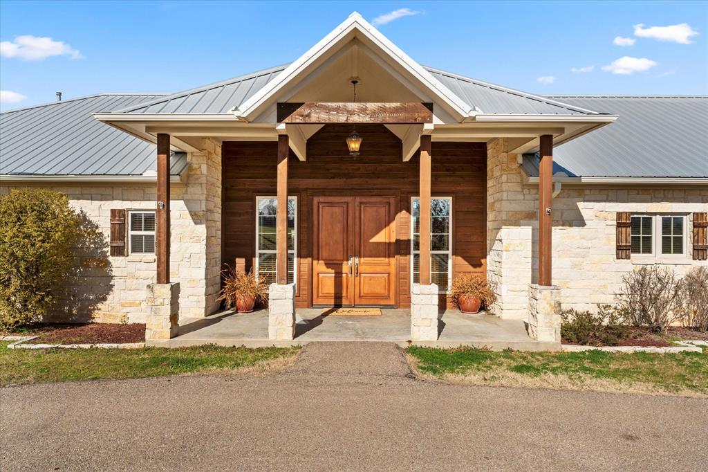 240 Private Road 1613 Property Photo