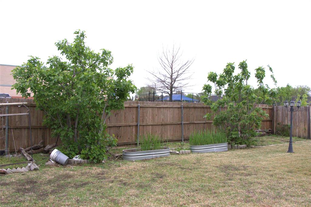 620 E Lynn Creek Drive Property Photo 4