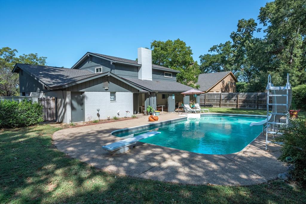 924 Bradley Drive Property Photo 1