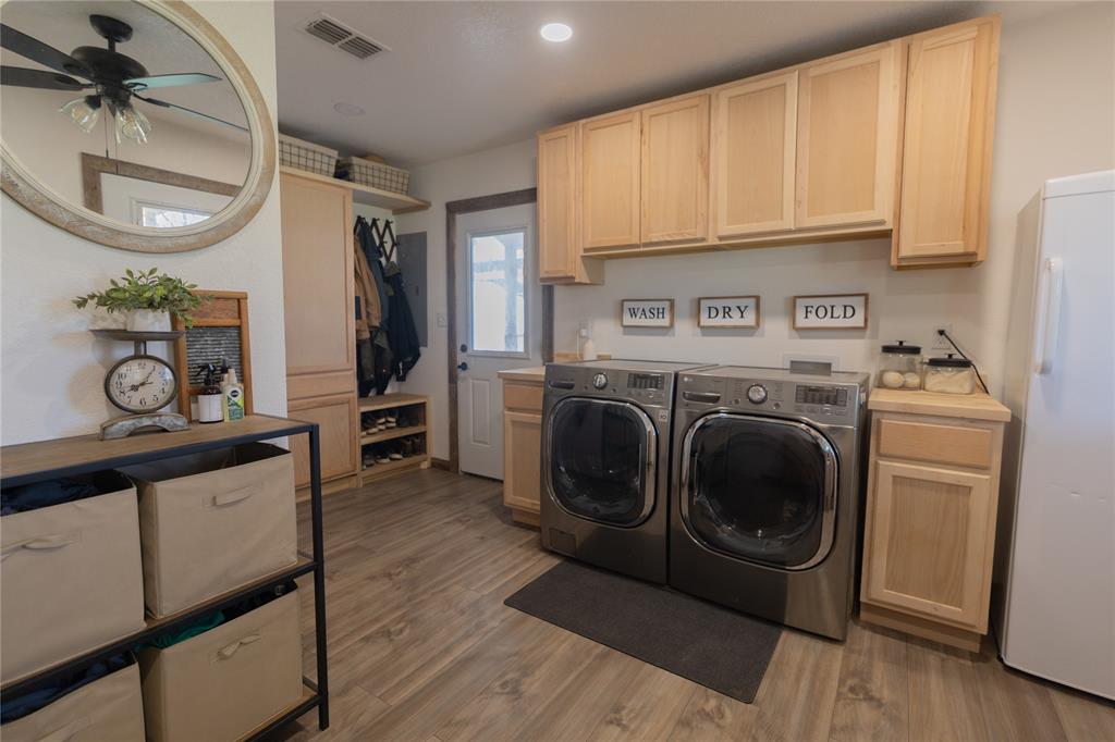 1366 Salesville Road Property Photo 23