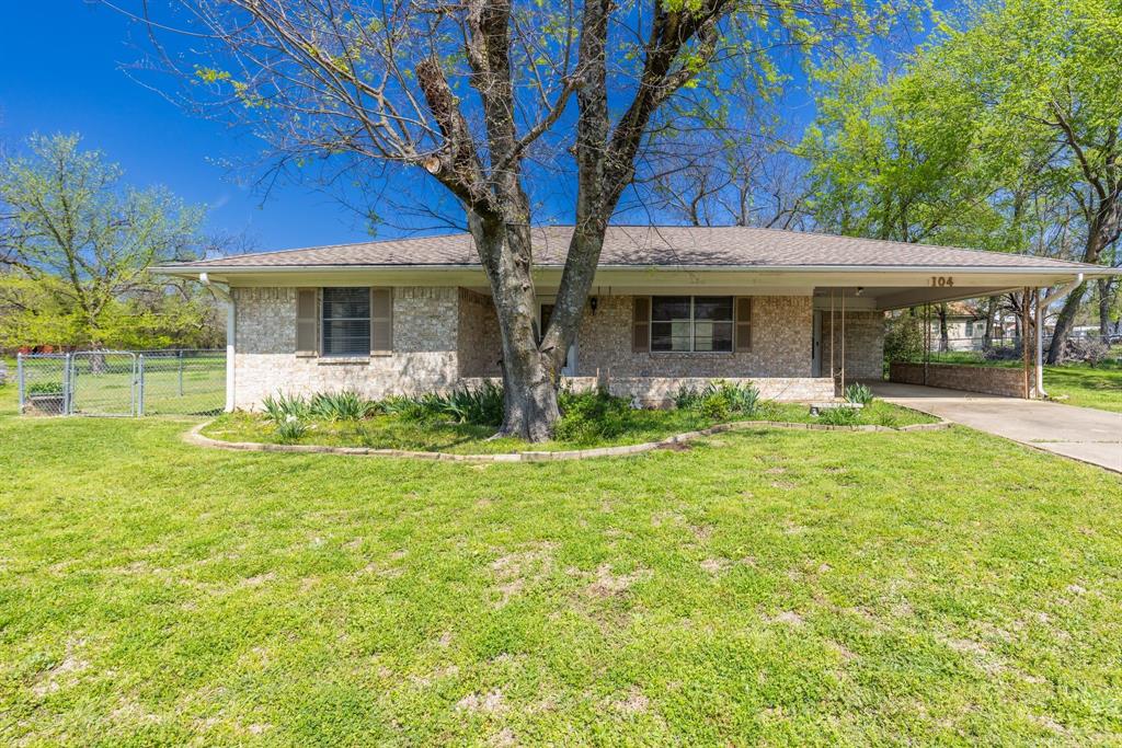 104 W Main Street Property Photo