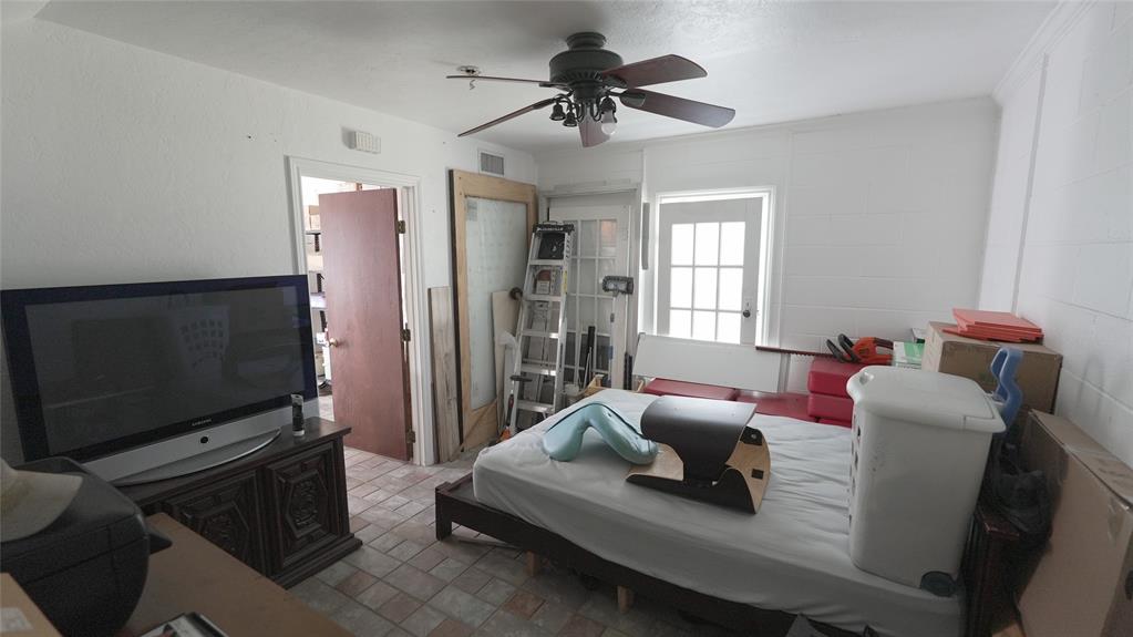 1115 N Main Street Property Photo 15