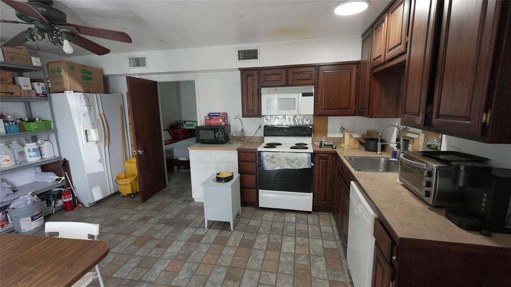 1115 N Main Street Property Photo 17
