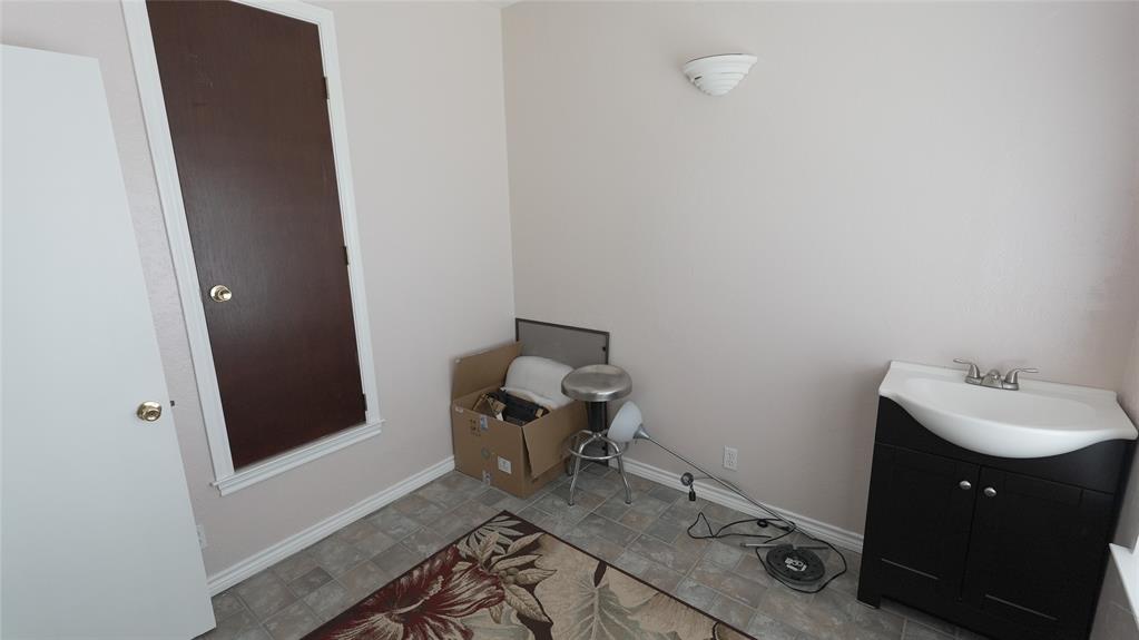 1115 N Main Street Property Photo 20