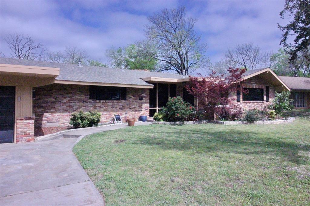 647 Monssen Drive Property Photo 1