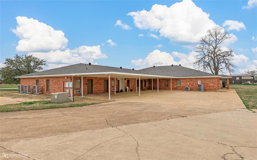 4723 Viking Drive Property Photo 3
