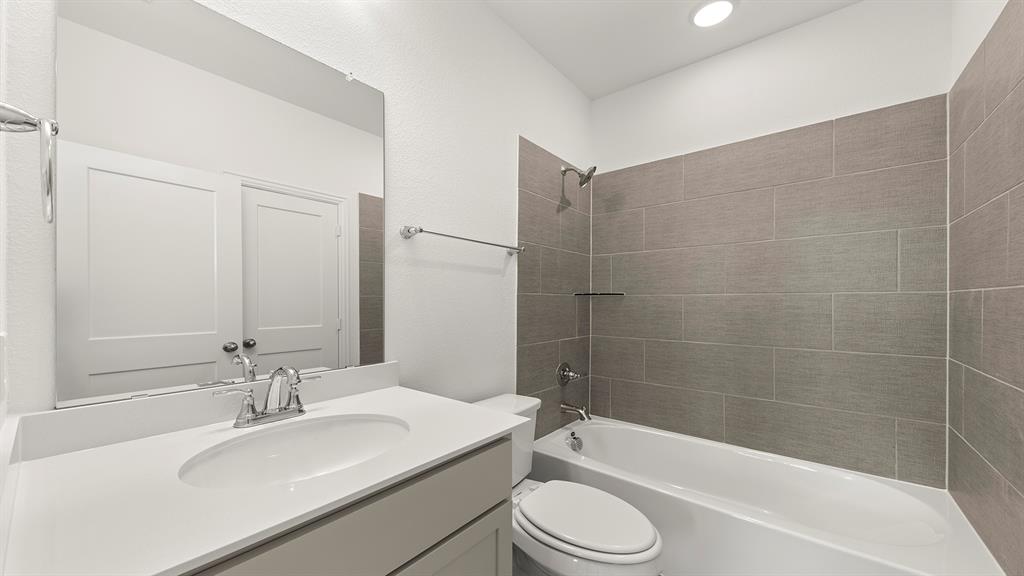 9045 Palafox Street Property Photo 7