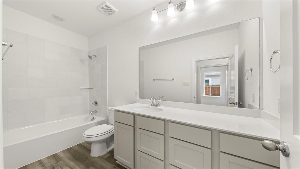 9045 Palafox Street Property Photo 9