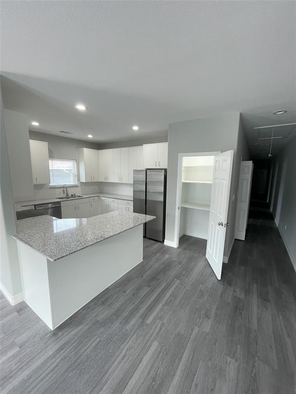 621 W Elm Street Property Photo 4