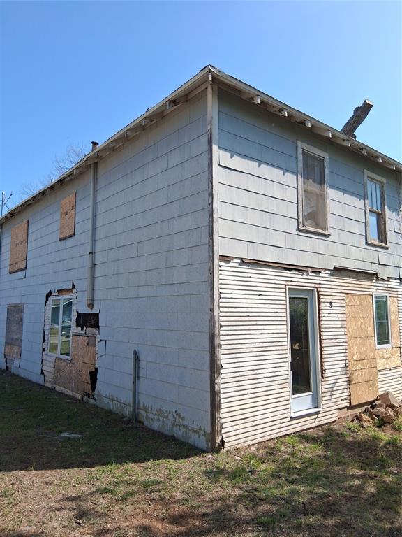 208 E 4th Street Property Photo 2