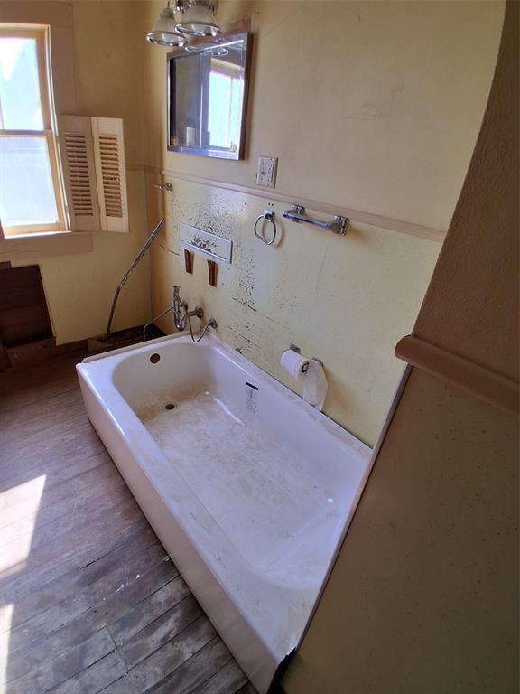 208 E 4th Street Property Photo 18
