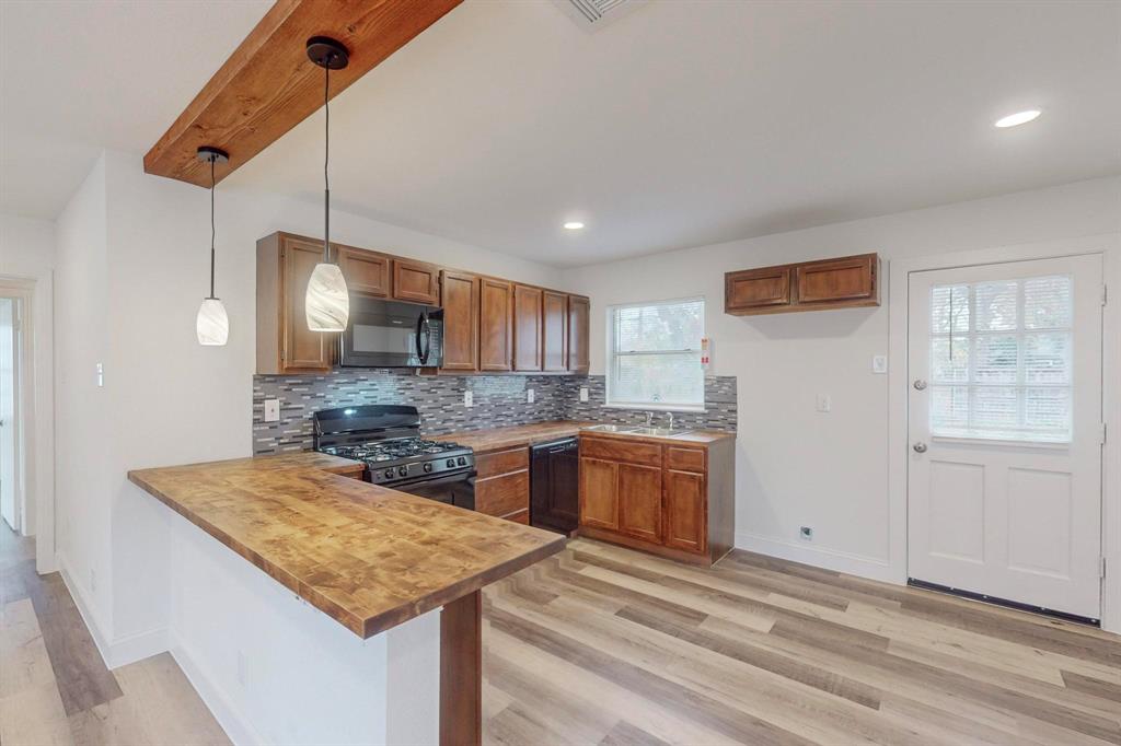 11613 Lippitt Avenue Property Photo 1