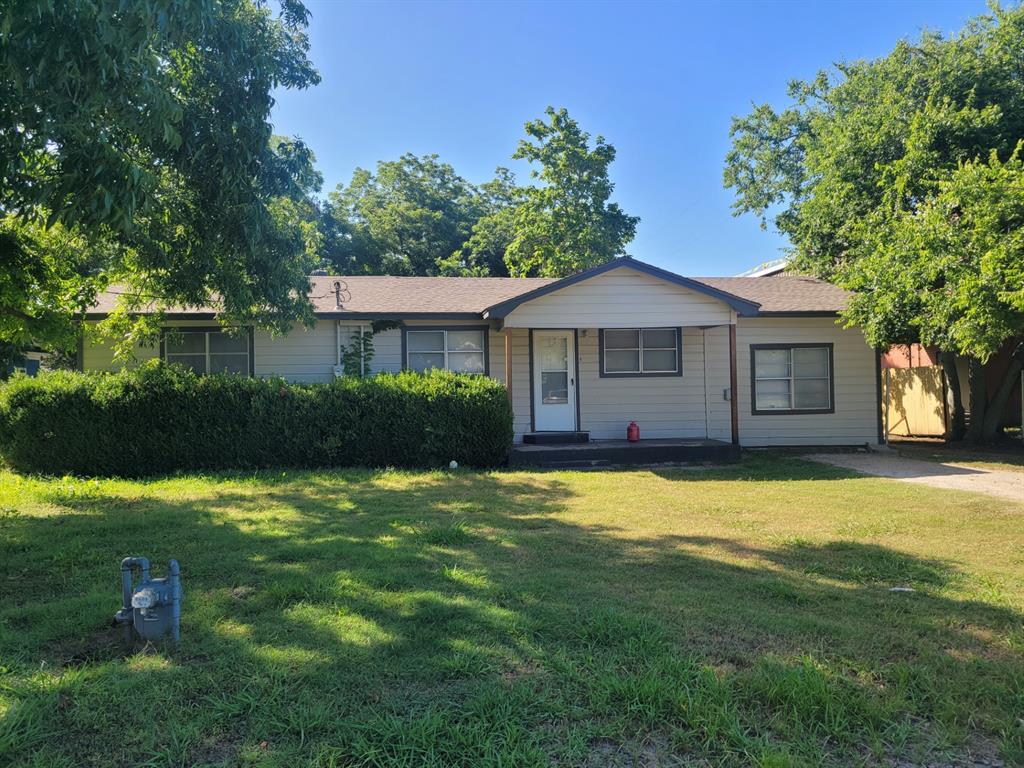 105 W College Street Property Photo