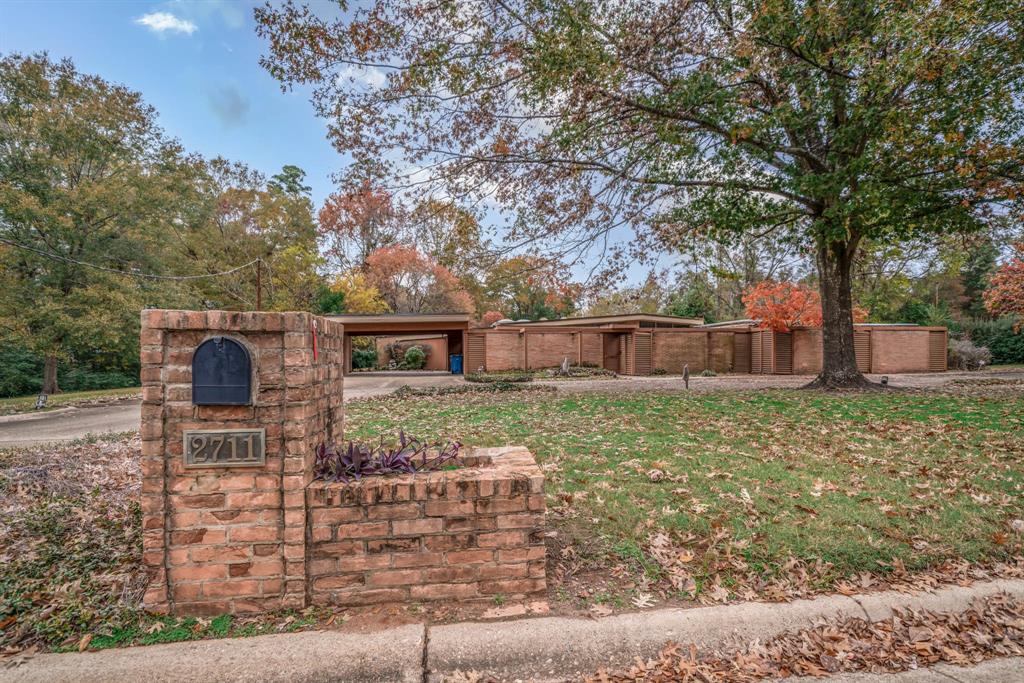2711 Arlington Drive Property Photo