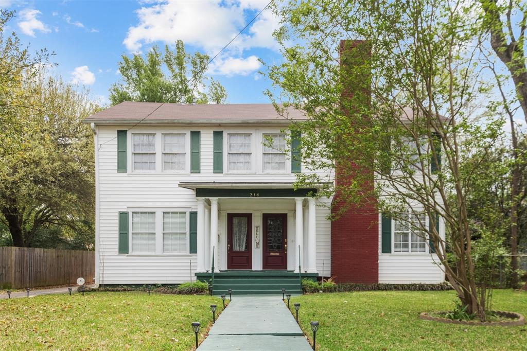 218 E Park Avenue Property Photo