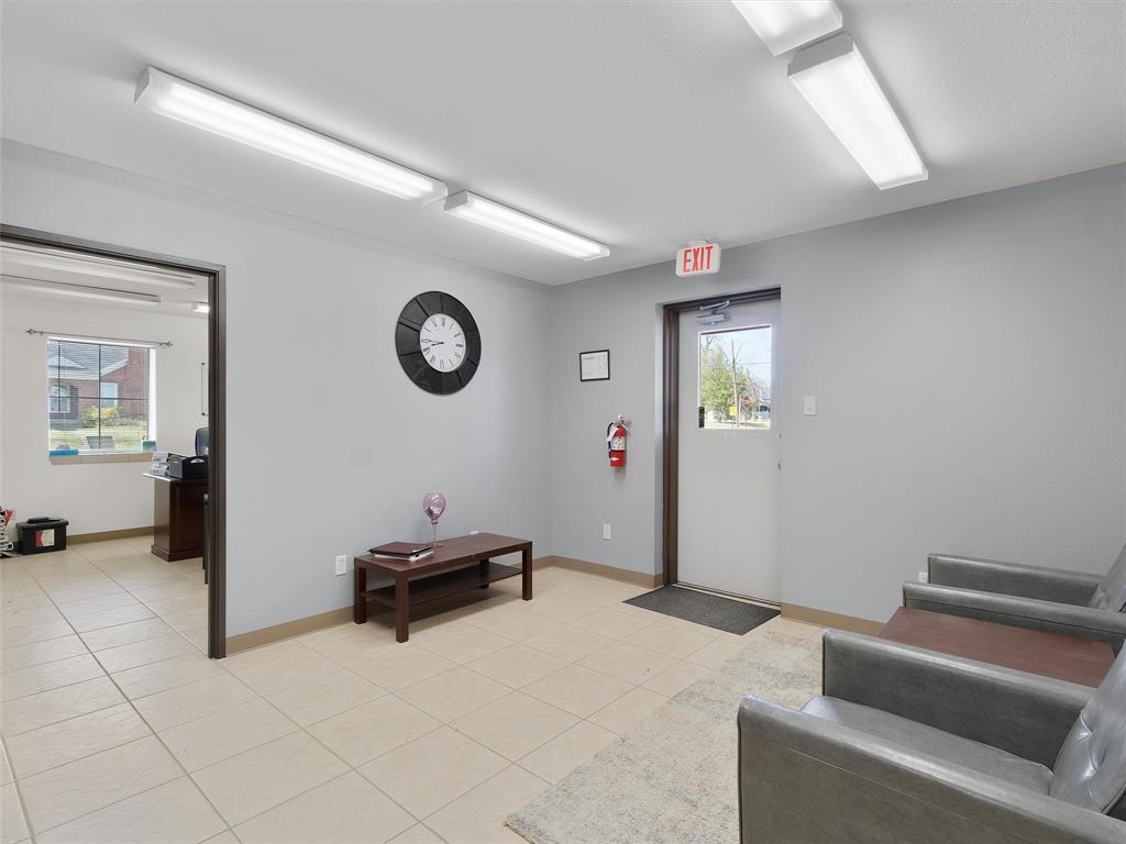 207 W Scott St. Property Photo 16
