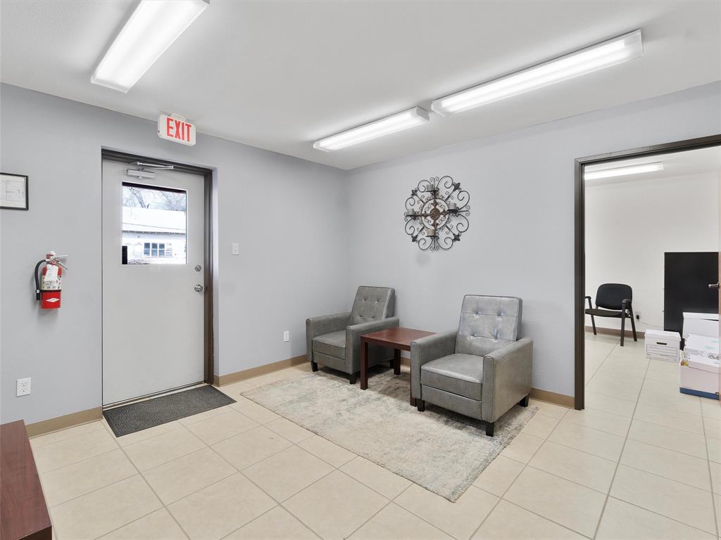 207 W Scott St. Property Photo 17