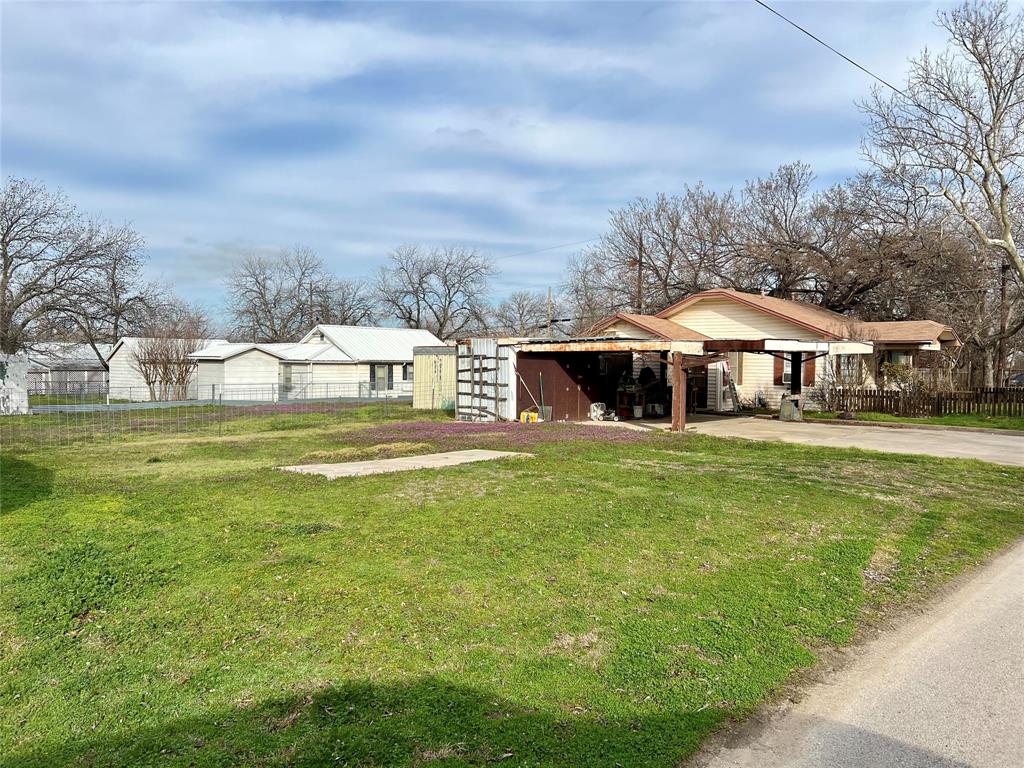 915 Young Street Property Photo