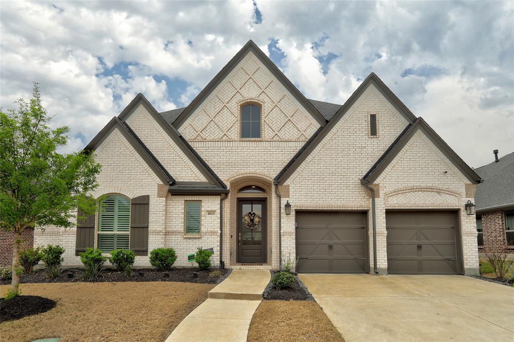 1613 Cygnet Court Property Photo 1