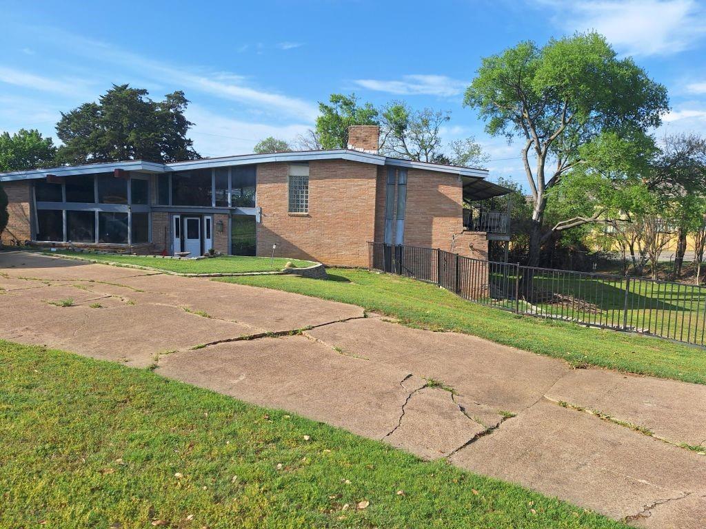 2415 Skyline Drive Property Photo 1