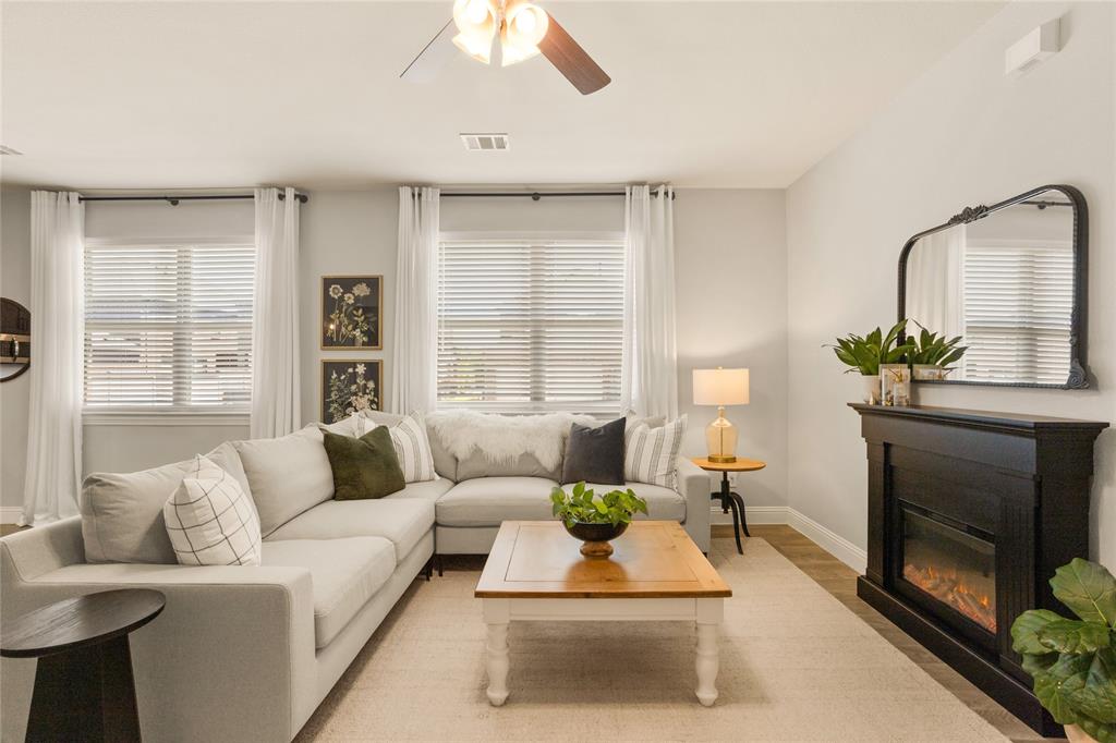 1421 Sage Way Property Photo 2