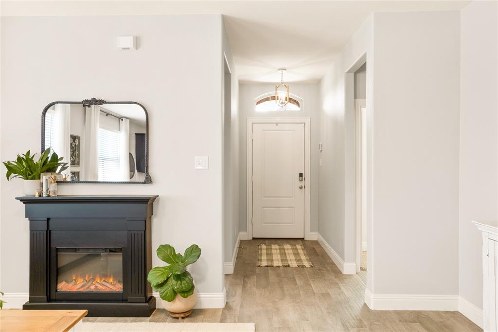 1421 Sage Way Property Photo 3