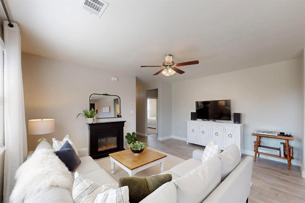 1421 Sage Way Property Photo 5