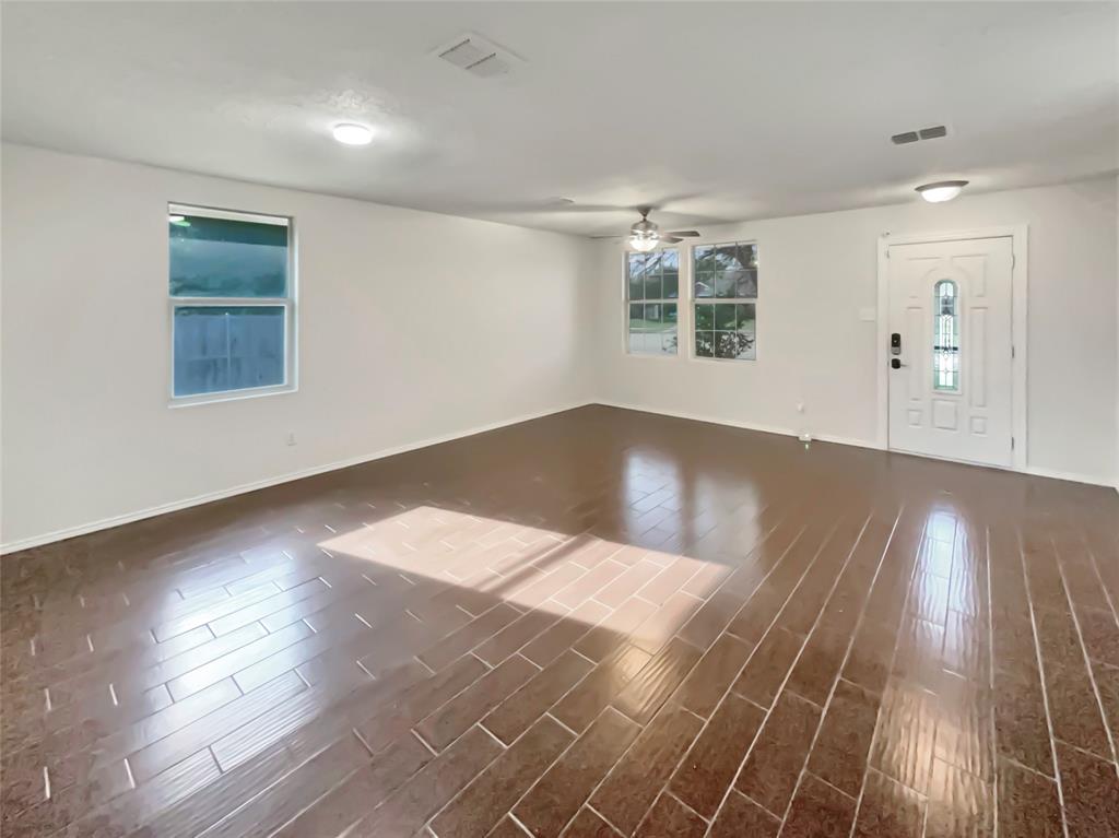 2902 Sheridan Lane Property Photo 3