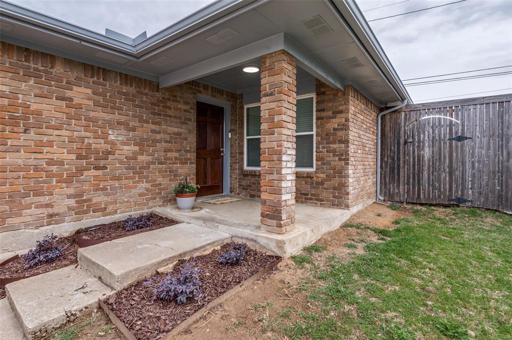 9886 Camfield Avenue Property Photo 3