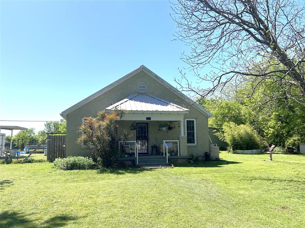 321 S Douglass Street Property Photo