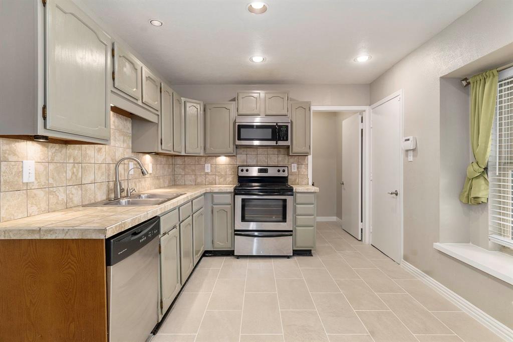 4248 Ireland Drive Property Photo 9