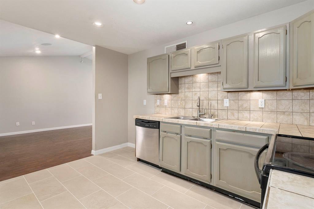 4248 Ireland Drive Property Photo 11