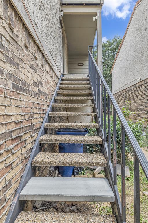 6042 Stoneybrook Drive Property Photo 4