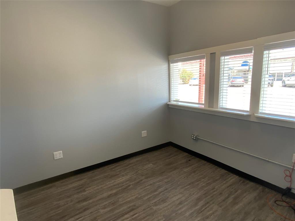 113 S Avenue D Property Photo 4