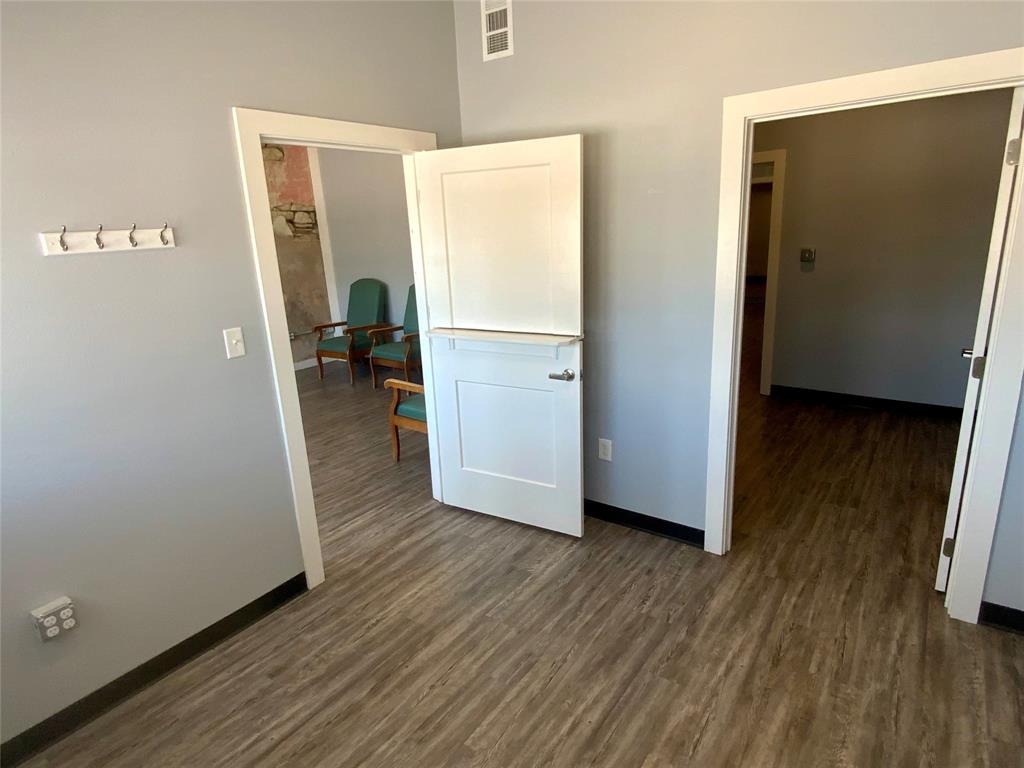 113 S Avenue D Property Photo 5
