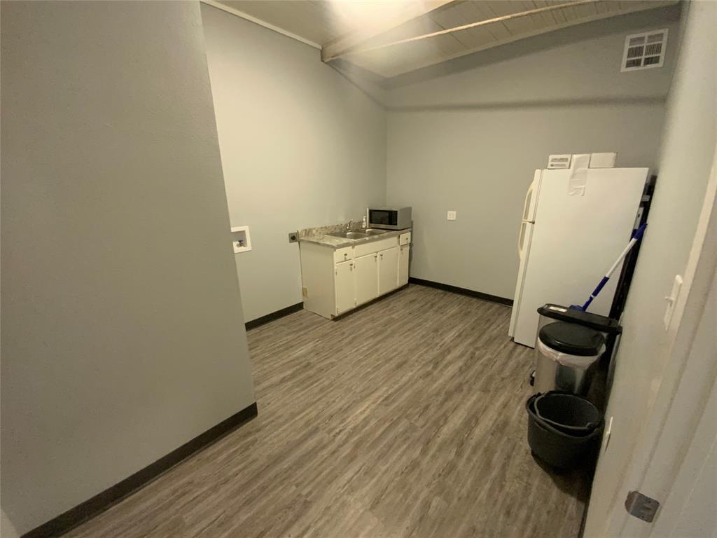 113 S Avenue D Property Photo 15