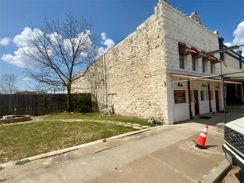 113 S Avenue D Property Photo 27