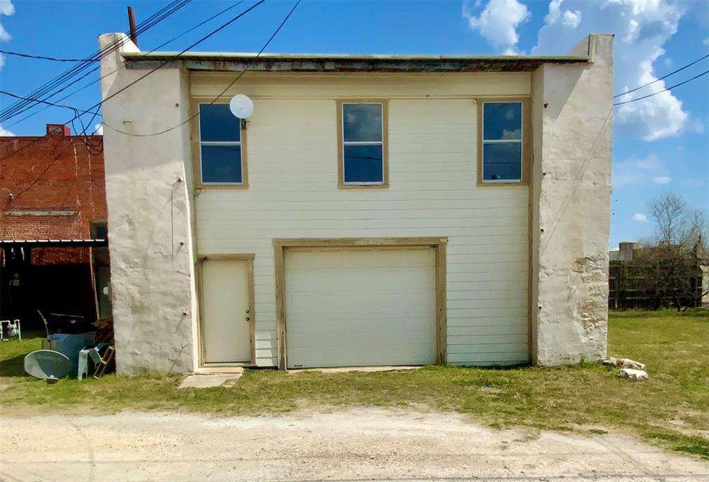113 S Avenue D Property Photo 29