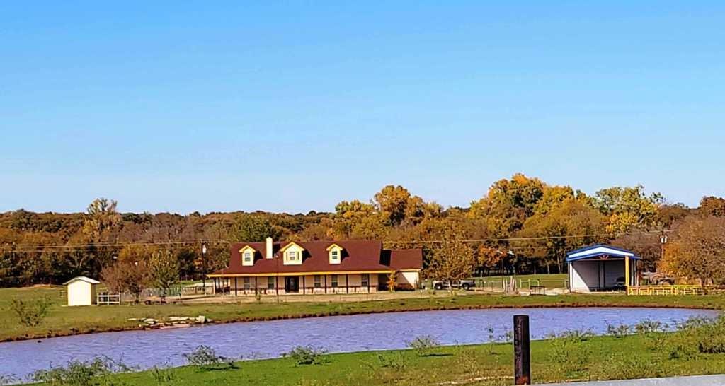 884 County Road 3555 Property Photo