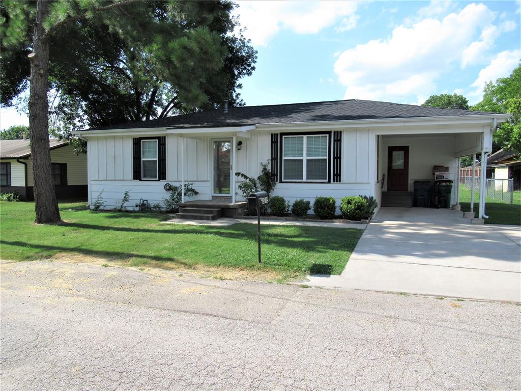 2205 Foster Circle Property Photo 1